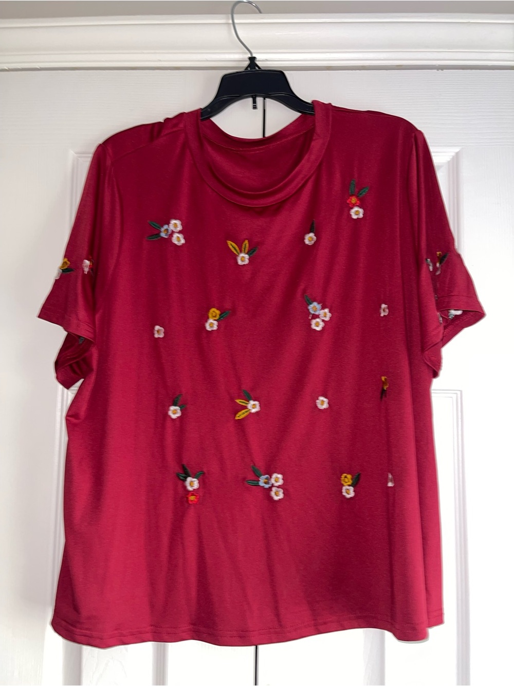 SHEIN Red Short Sleeve Tee with Embroidered Flowers